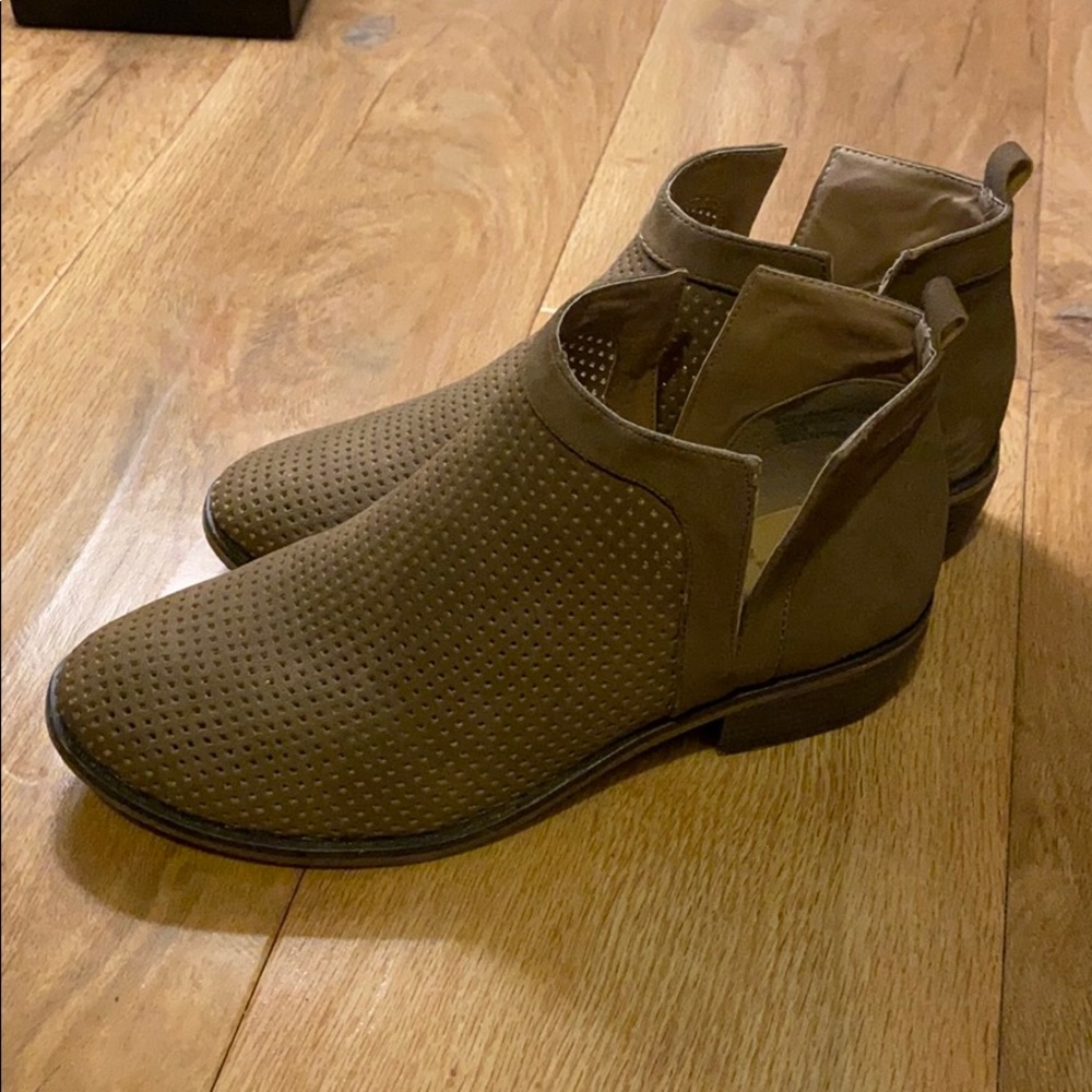 NWOT summer low ankle boots